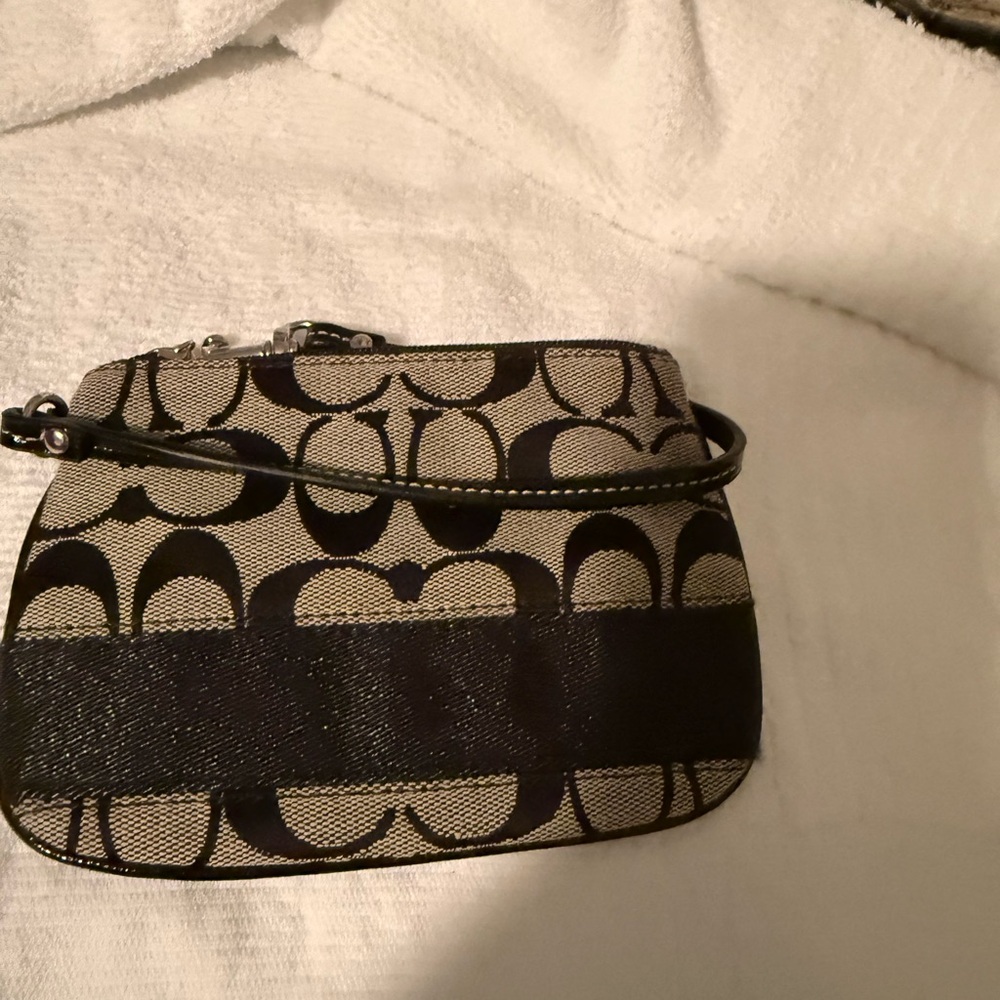 Coach Classic Signature Wristlet - Black and Beige